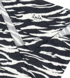 Tørklæde - 162x85 - Triangel M - Black Tiger|Lala Berlin Discount