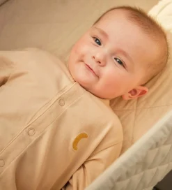 Natdragt m. Babyhjelm - Gaveæske - Rose Cloud|Moonboon Hot