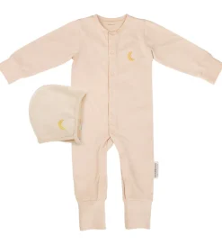 Natdragt m. Babyhjelm - Gaveæske - Rose Cloud|Moonboon Outlet