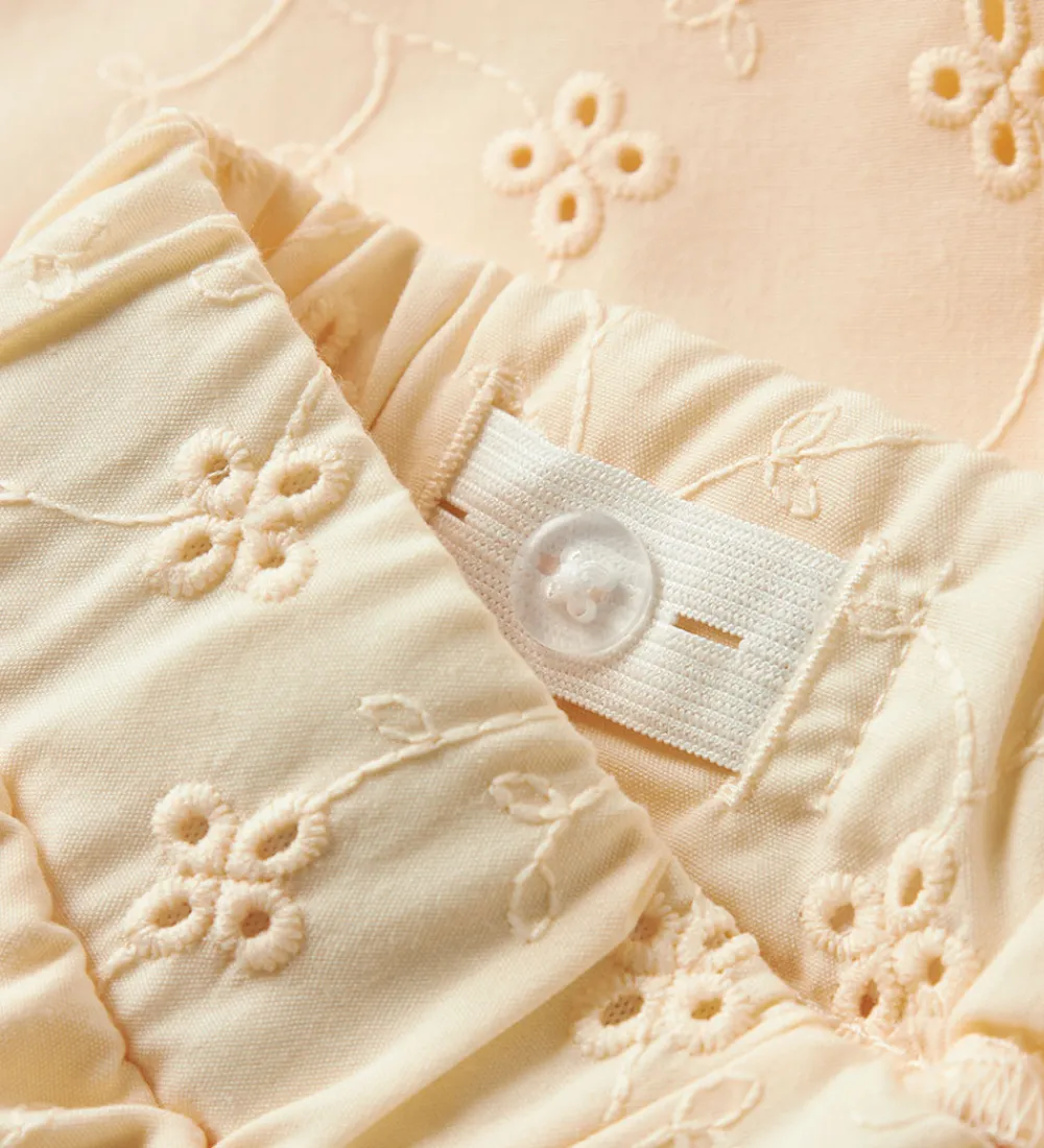Shorts - NmfVioleta - Buttercream m. Broderi Anglaise|Name It Sale